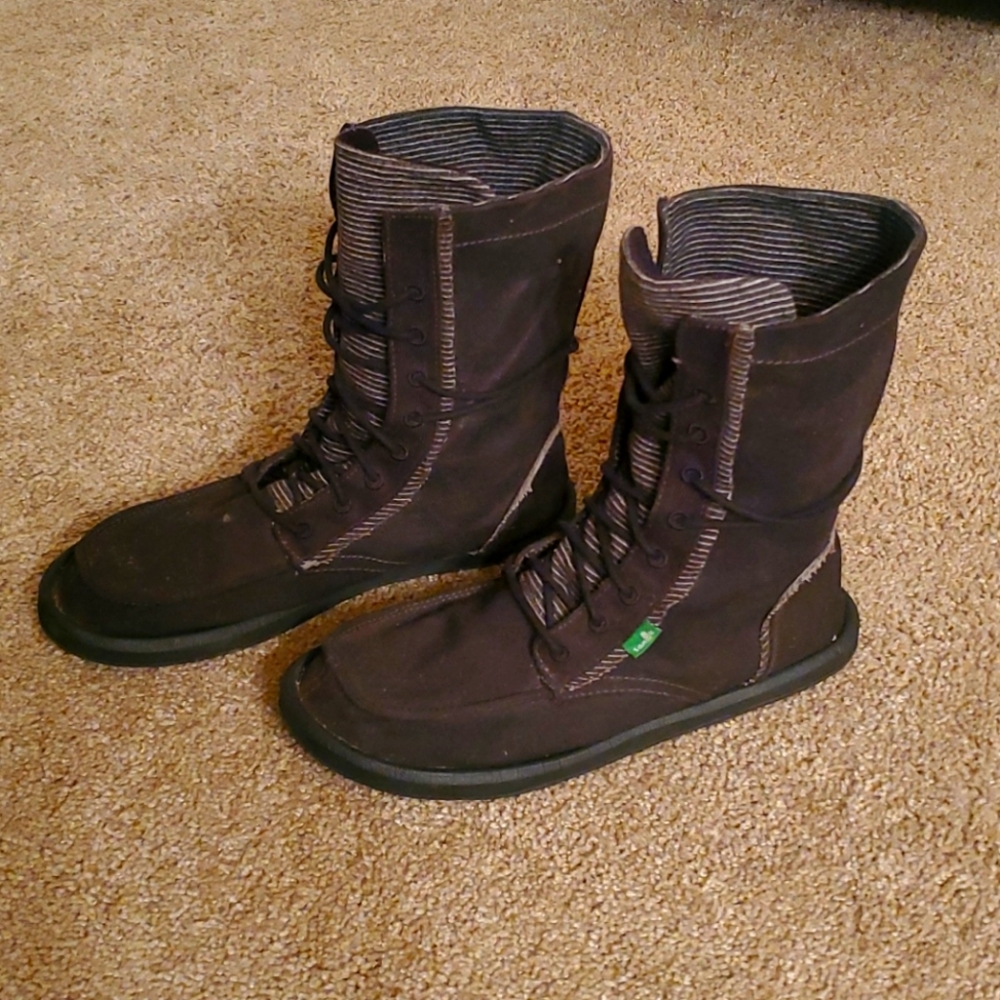 Sanuk black boots